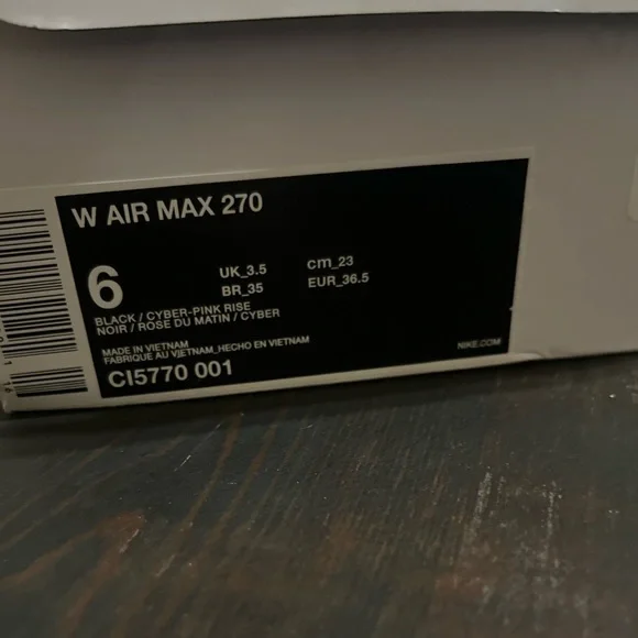 Nike Women’s Air Max 270 “Black/Cyber‑Pink Rise” AND 5 GAP ACTIVE SHIRTS!! - Picture 3 of 10